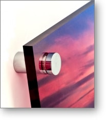 Acrylic Print with Mounting Posts 带有安装柱的丙烯酸印刷品